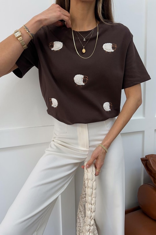 Kuzu Kabartmalı Tshirt Kahve