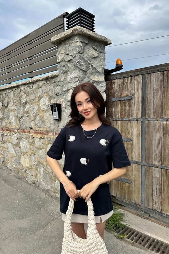 Kuzu Kabartmalı Tshirt Lacivert