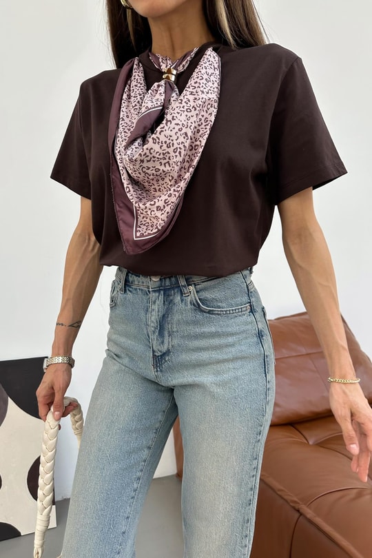 Leopar Desen Fularlı Tshirt Acı Kahve