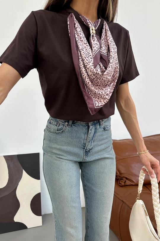 Leopar Desen Fularlı Tshirt Acı Kahve