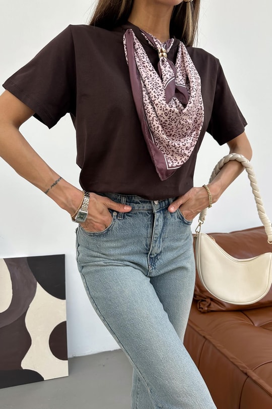 Leopar Desen Fularlı Tshirt Acı Kahve