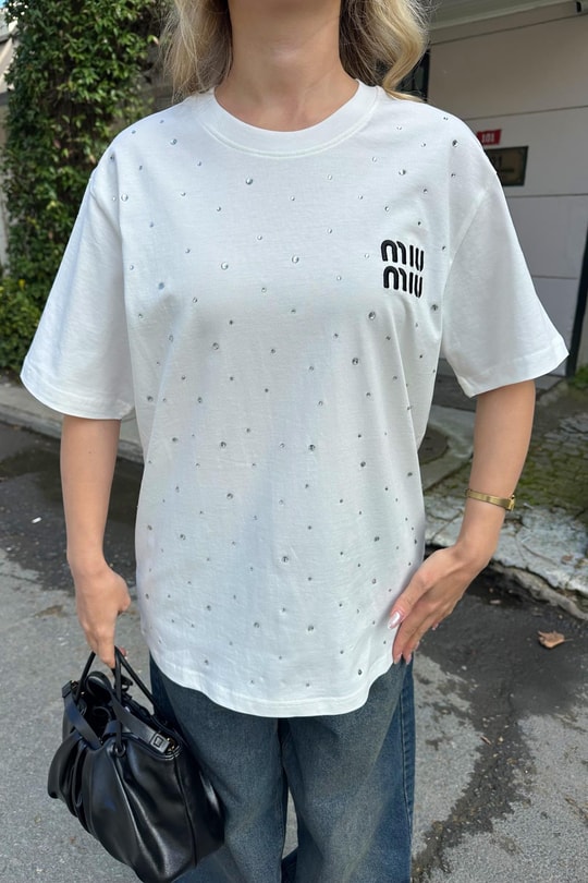 Marka Nakışlı Taşlı tshirt Beyaz