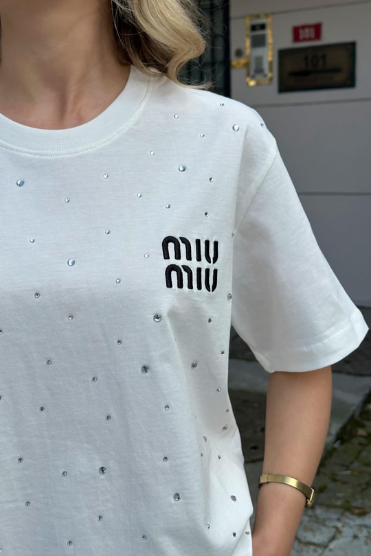 Marka Nakışlı Taşlı tshirt Beyaz
