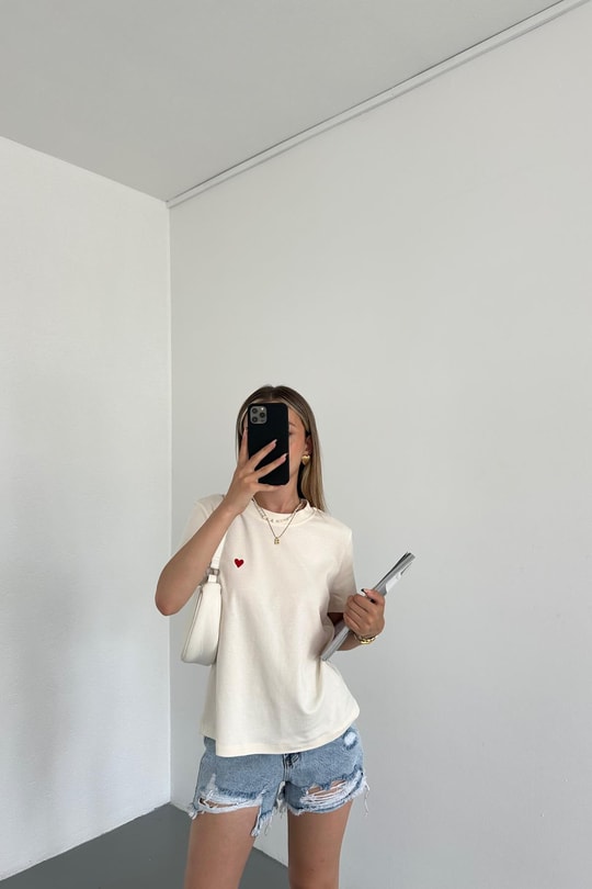 Mini Kalp Nakışlı Tshirt Bej