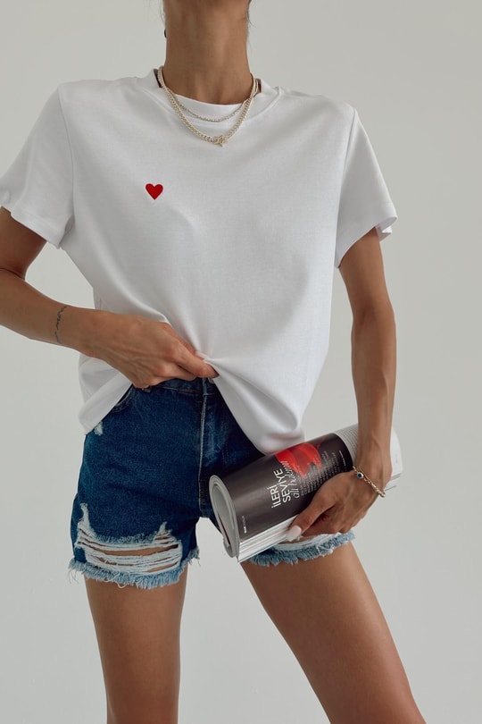 Mini Kalp Nakışlı Tshirt Beyaz