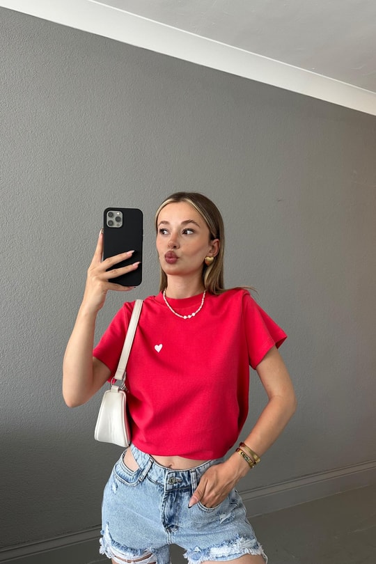 Mini Kalp Nakışlı Tshirt Kırmızı