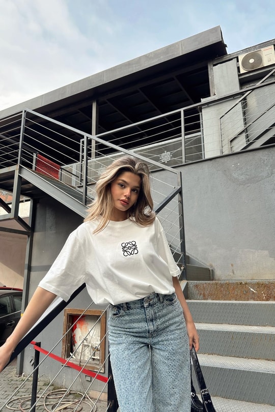 Minimal Nakış Tshırt Beyaz