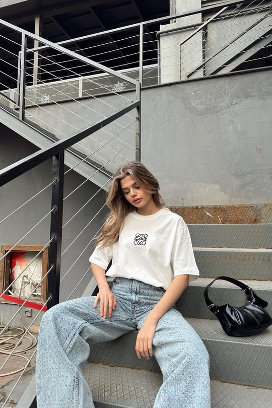 Minimal Nakış Tshırt Beyaz