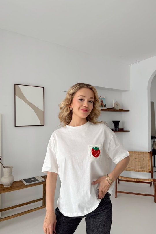 Süs Cep Çilek Tshirt Beyaz