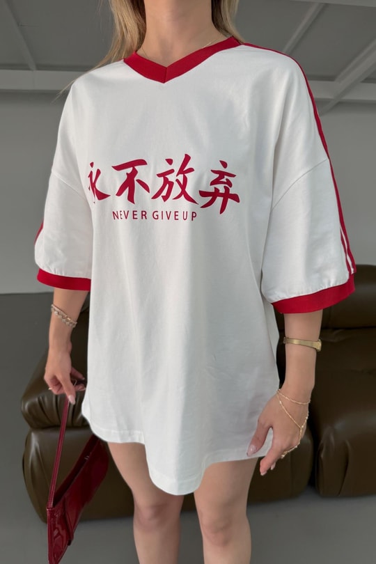 V Yaka Şeritli Baskılı Tshirt Beyaz