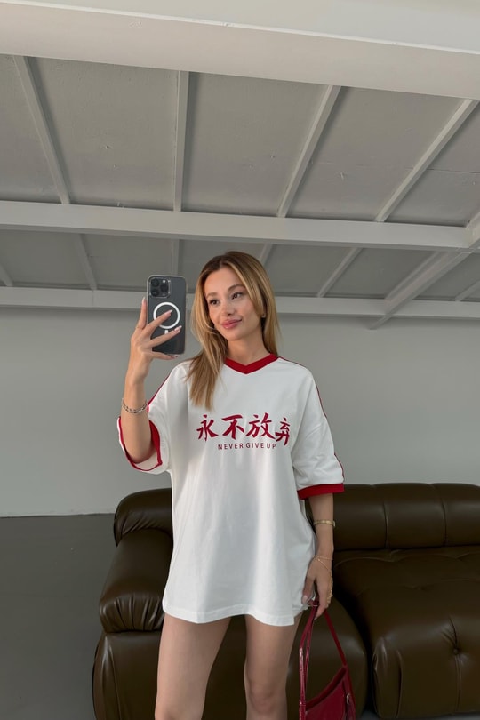 V Yaka Şeritli Baskılı Tshirt Beyaz