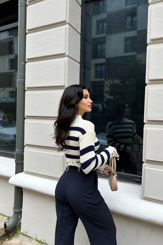Yırtık detaylı Line Crop Kazak Lacivert