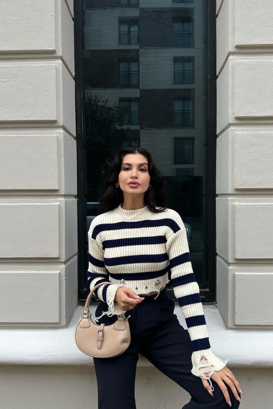 Yırtık detaylı Line Crop Kazak Lacivert