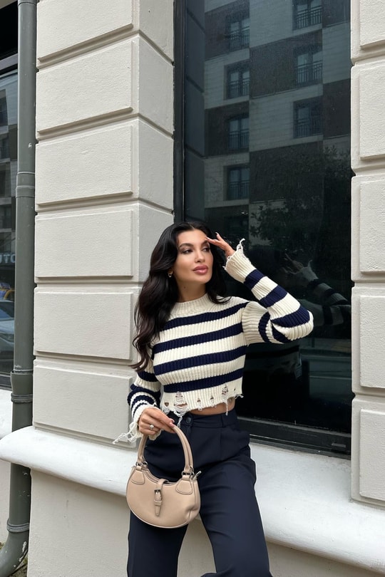 Yırtık detaylı Line Crop Kazak Lacivert