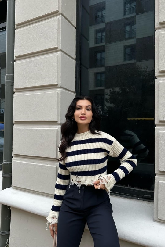 Yırtık detaylı Line Crop Kazak Lacivert