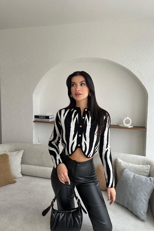 Zebra Desen Gold Düğmeli Bluz Siyah