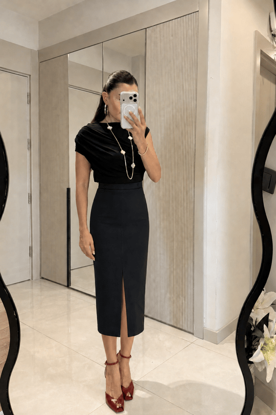 Charlize Siyah Önden Yırtmaçlı Kalem Etek