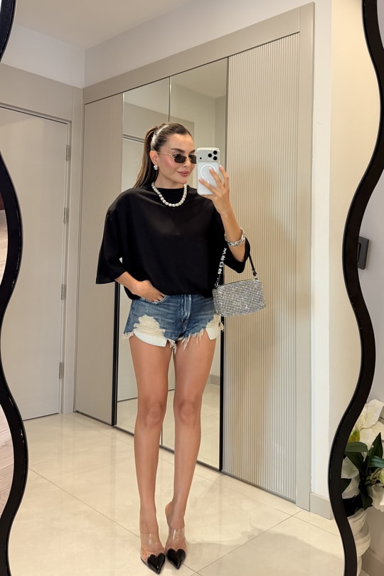 Lovely Siyah Arkası Taşlı Kalp Detaylı Tshirt