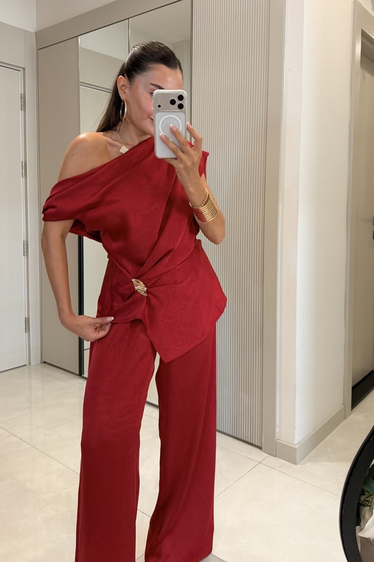 Maisie Kırmızı Asimetrik Tokalı Bluz