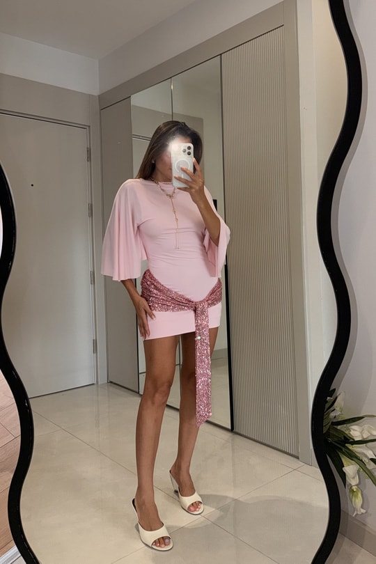 Sequin Pembe Payet Kuşaklı Sırt Dekolteli Elbise