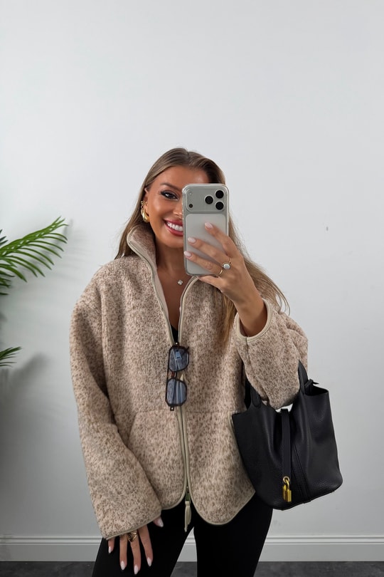 Oysh Model Polar Ceket Desensiz Bej Çimçimli