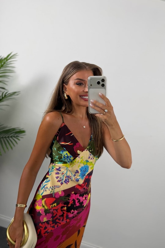 Premium Seri Renkli Desenli Maxi Saten Elbise
