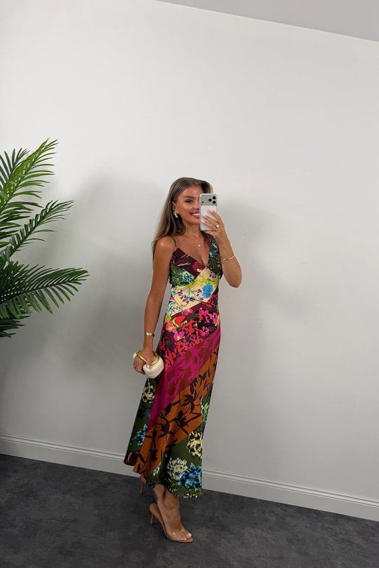Premium Seri Renkli Desenli Maxi Saten Elbise