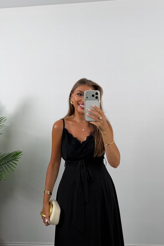 Premium Seri Yakası Dantelli Midi Boy Kloş Elbise Siyah