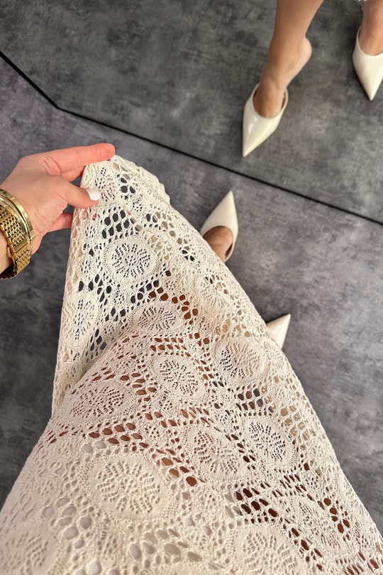 Dantel Motifli Romantik Tasarım Elit Triko Astarlı Elbise Krem