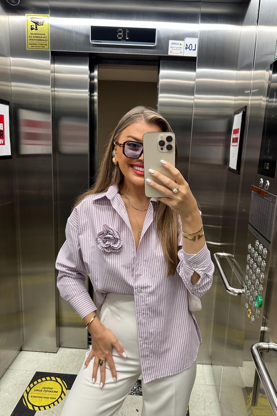 Marka Model Çiçek Broşlu Çizgili Marin Gömlek Pembe