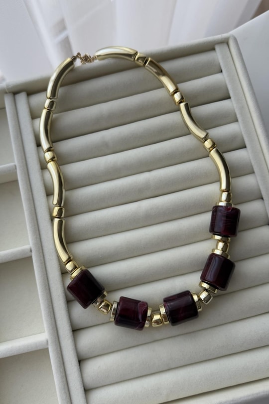 Marka Model Kemik Silindir Detaylı Kolye (Bordo)
