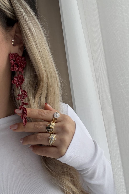 Marka Model Sallantılı Bordo Çiçek Küpe