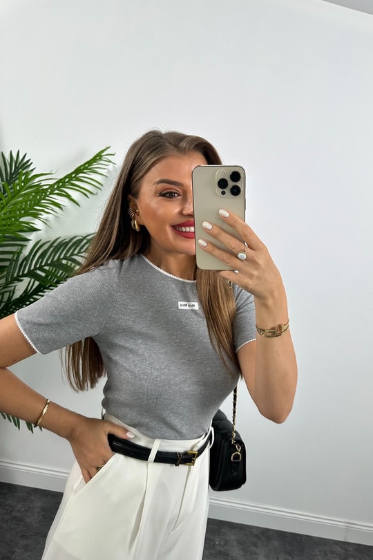 Marka Model Tam Pamuklu Yakası Kolları Oyalı Lüx Basic Bluz Gri