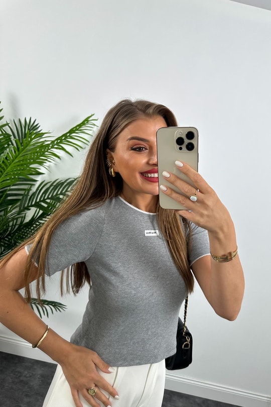 Marka Model Tam Pamuklu Yakası Kolları Oyalı Lüx Basic Bluz Gri