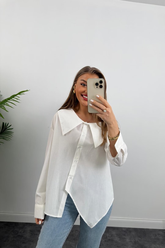 Marka Model Yaka Detaylı Tasarım Beyaz Gömlek