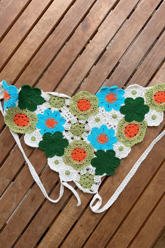 Mavi Çiçek Motifli Üçgen Bandana