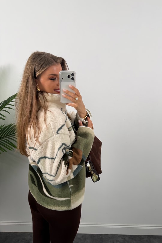 Oysh Model Ağaçlı Geyikli Polar Sweat