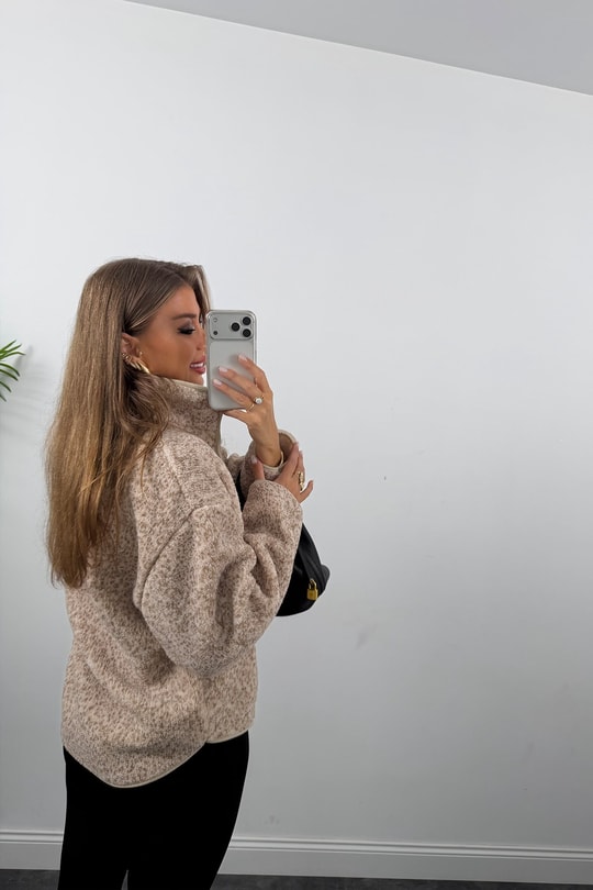 Oysh Model Polar Ceket Desensiz Bej Çimçimli