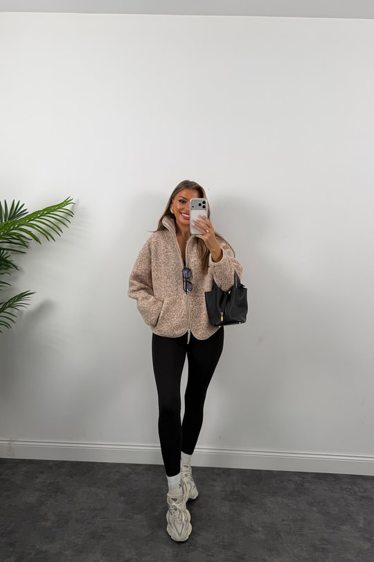 Oysh Model Polar Ceket Desensiz Bej Çimçimli