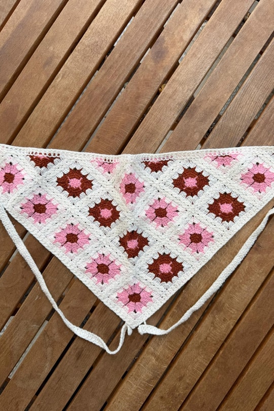Pembe Bordo Çiçek Motifli Üçgen Bandana