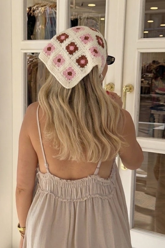Pembe Bordo Çiçek Motifli Üçgen Bandana