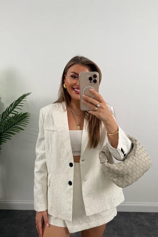 Perry Premium Fisto Nakışlı Şort Etek Blazer Ceket Takım Beyaz