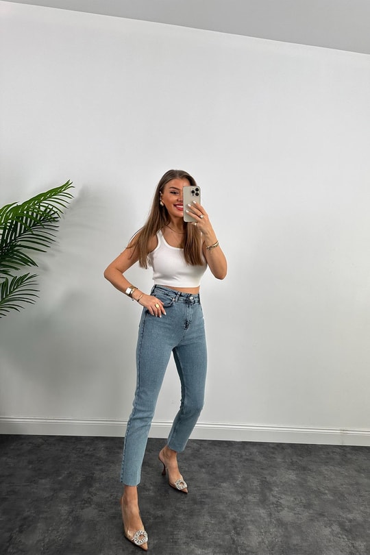 Premium Kalite Likralı Seri Paça Kesik Boyfit Jean Yıkamalı Mavi