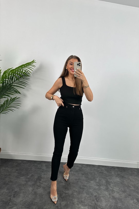 Premium Kalite Likralı Seri Paça Kesik Boyfit Jean Siyah