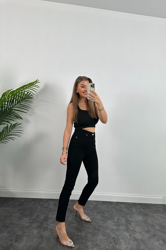 Premium Kalite Likralı Seri Paça Kesik Boyfit Jean Siyah