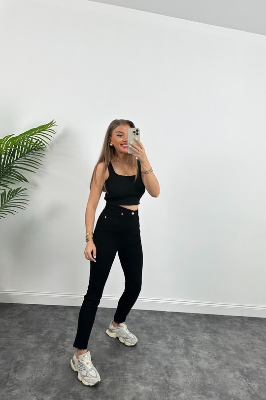 Premium Kalite Likralı Seri Paça Kesik Boyfit Jean Siyah