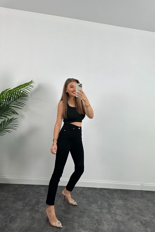 Premium Kalite Likralı Seri Paça Kesik Boyfit Jean Siyah