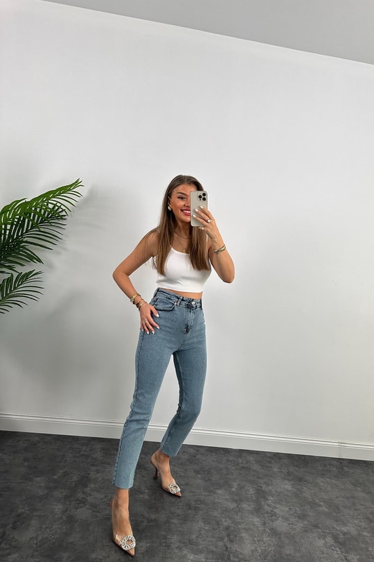Premium Kalite Likralı Seri Paça Kesik Boyfit Jean Yıkamalı Mavi