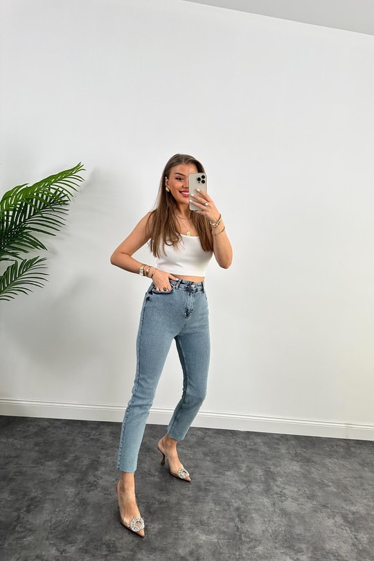 Premium Kalite Likralı Seri Paça Kesik Boyfit Jean Yıkamalı Mavi