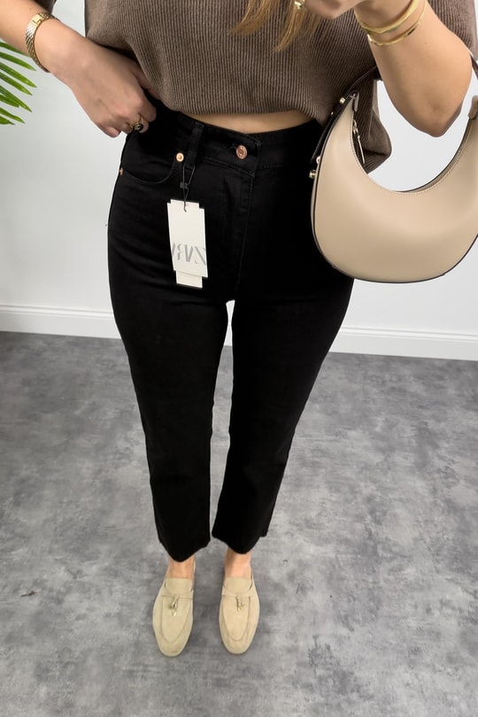 Premium Kalite Paçası Kesik Toparlayıcı Boyfit Jean Siyah